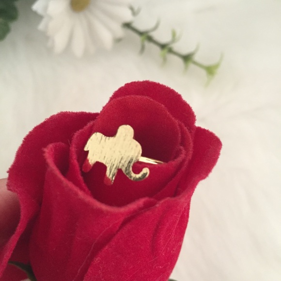 Boutique Jewelry - NEW Elephant ring in gold